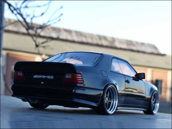 1:18 MERCEDES BENZ 300CE AMG 6,0 C124 1988 LIMITED MIT OVP